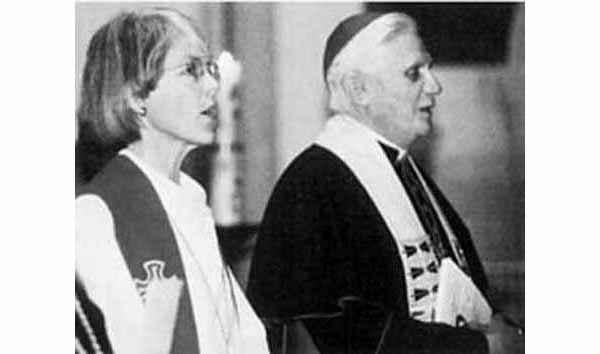 Ratzinger sings with Protestant minister